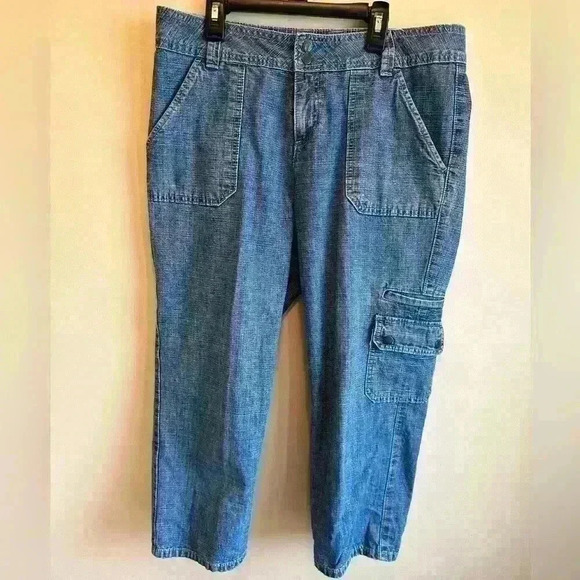 Liz Claiborne Size 10 Women’s Jeans/Capris. - Picture 1 of 10